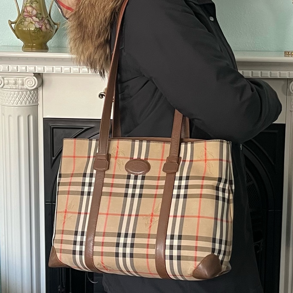 Burberry Tote Nova Check Pattern. Good used vintage condition.Great deal.